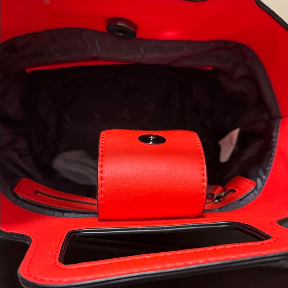 Simply Vera Vera Wang top handle straw crossbody. - Picture 4 of 6